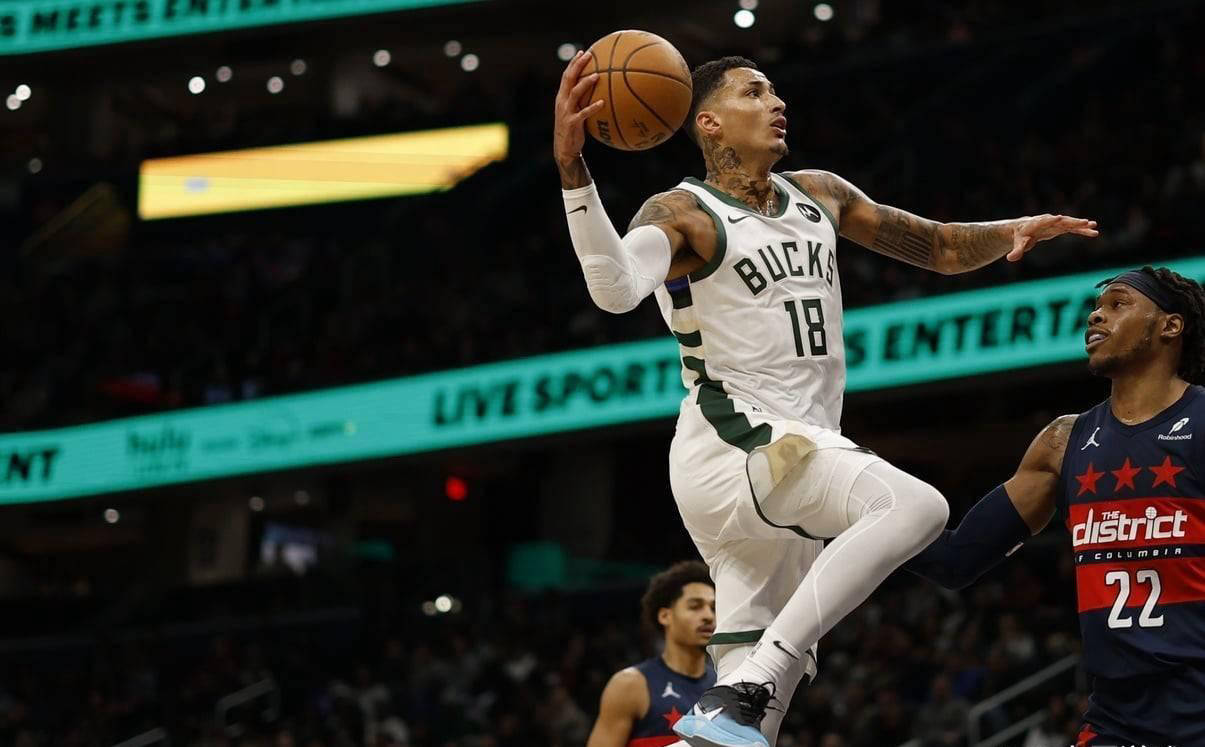 包含雄鹿完胜掘金，凯尔·库兹马绝境逆转的词条