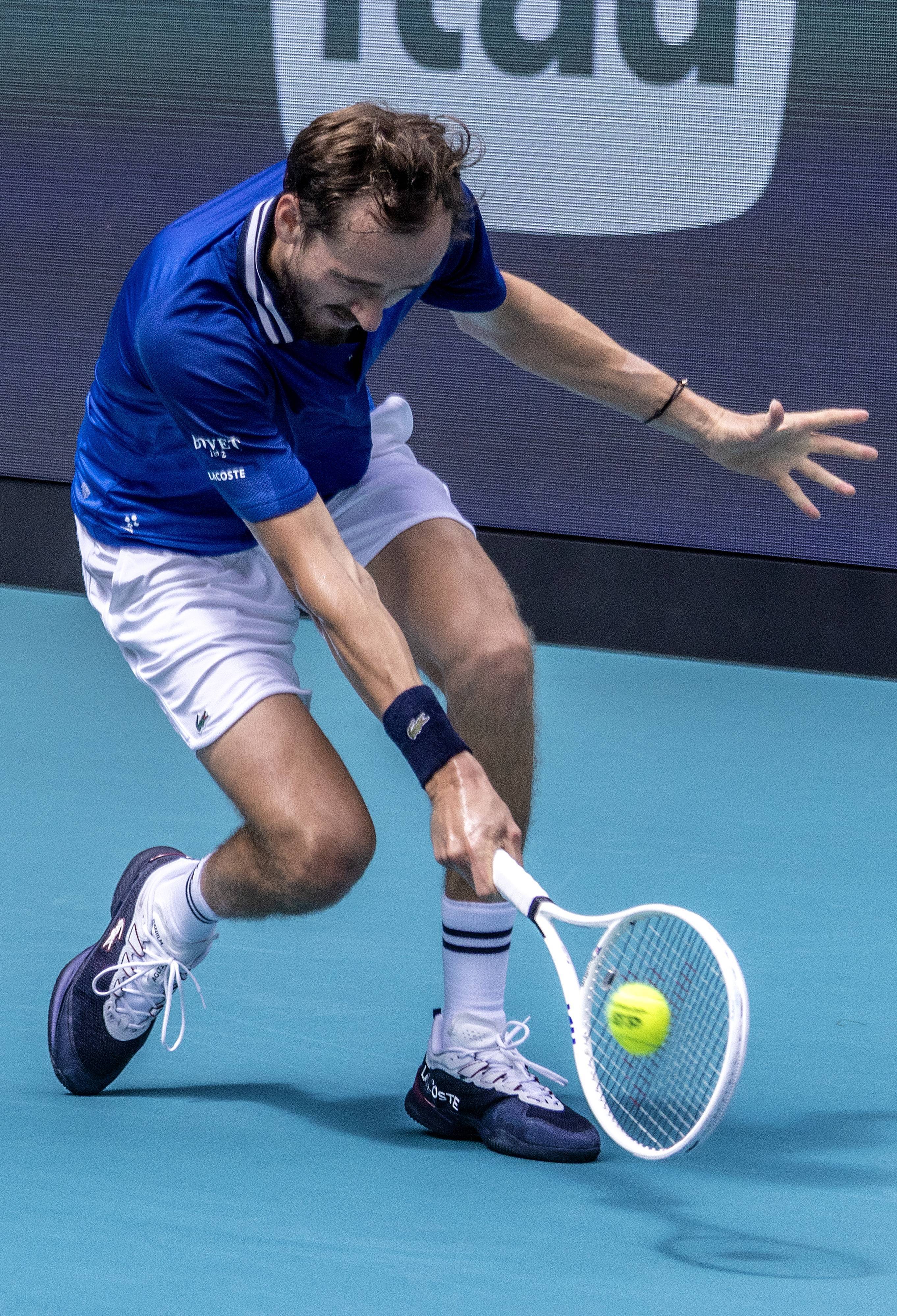 意大利网球队绝地反击法国网球队,梅德韦杰夫高光表现 意大利网球队绝地反击法国网球队,梅德韦杰夫高光表现