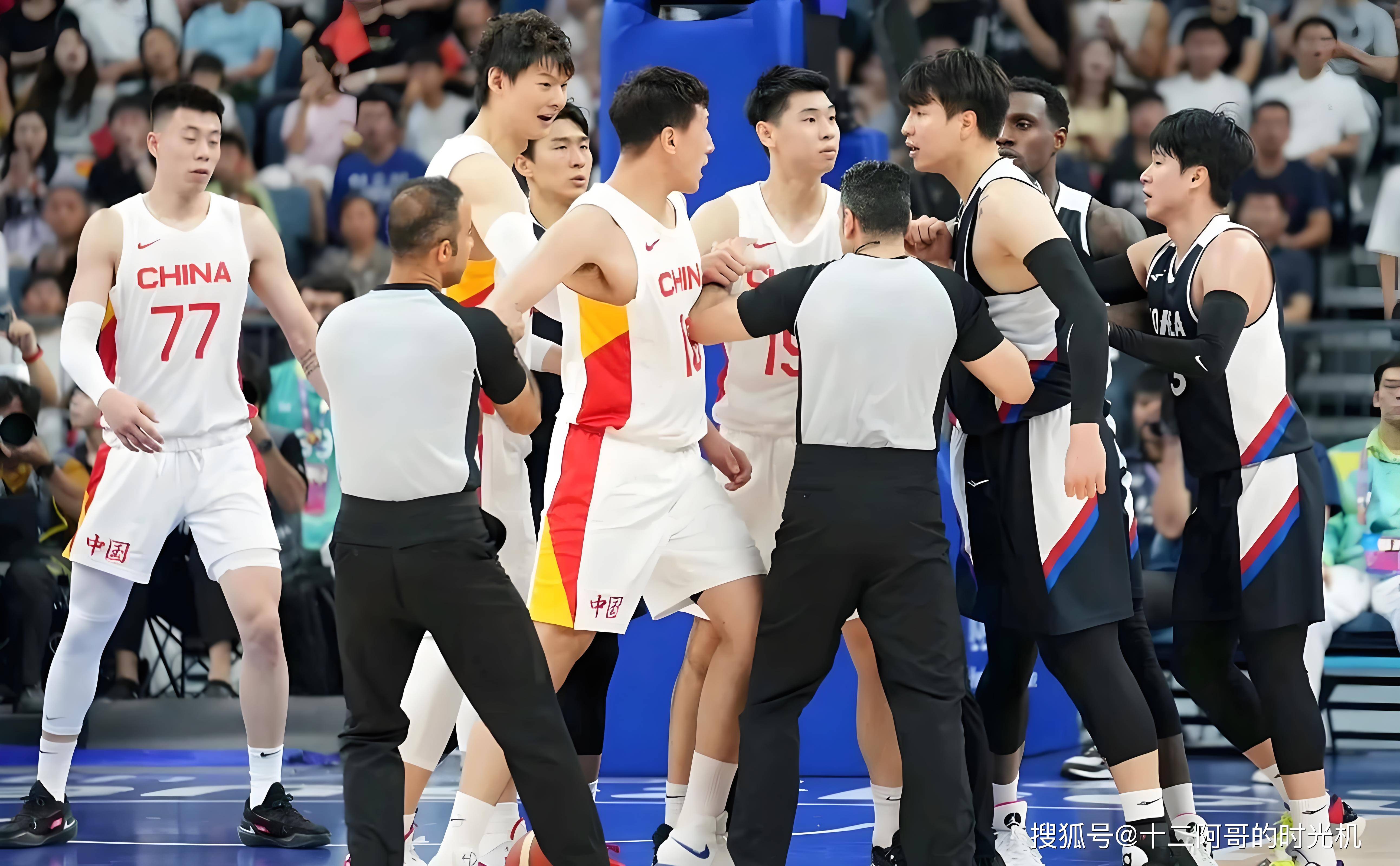 南韩男篮鏖战意大利男篮，特雷杨打破历史纪录