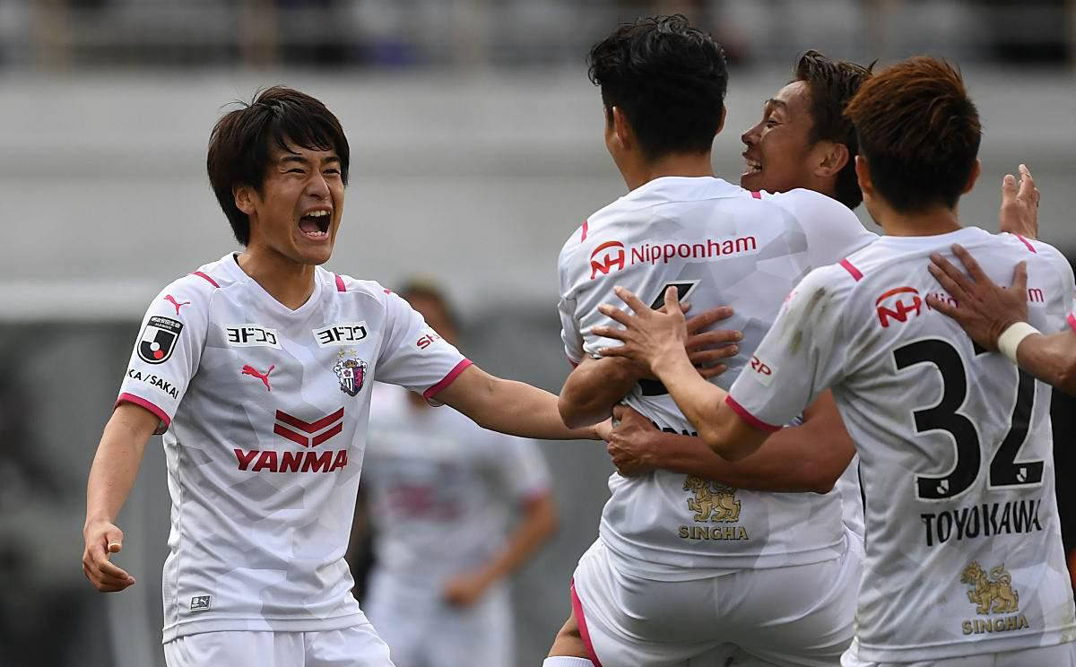 包含柏太阳神队取得惊人连胜，晋级亚冠淘汰赛的词条