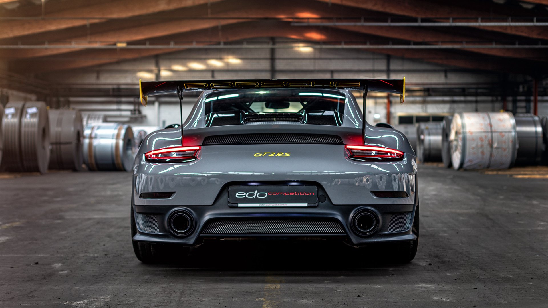 开云足球直播-赛道与绿茵场，当F1新赛季揭幕战遇上巴萨的阿根廷风暴