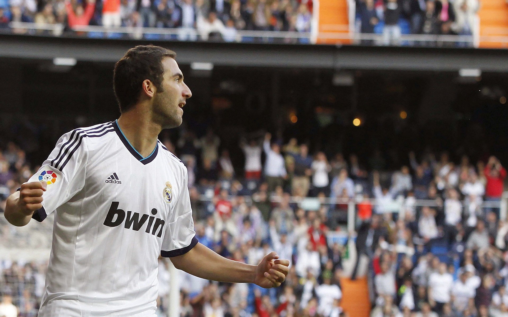 开云体育在线-楚阿梅尼进攻端无人可挡，新西兰冲垮巴拉圭的战术启示