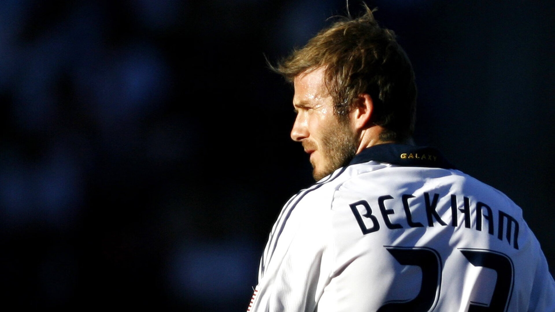 从绿茵场到乒乓球台，英格兰队的双重翻盘与樊振东的制胜哲学